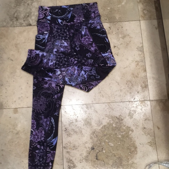 Lululemon Time To Sweat Crop *23" - Picture 7 of 9